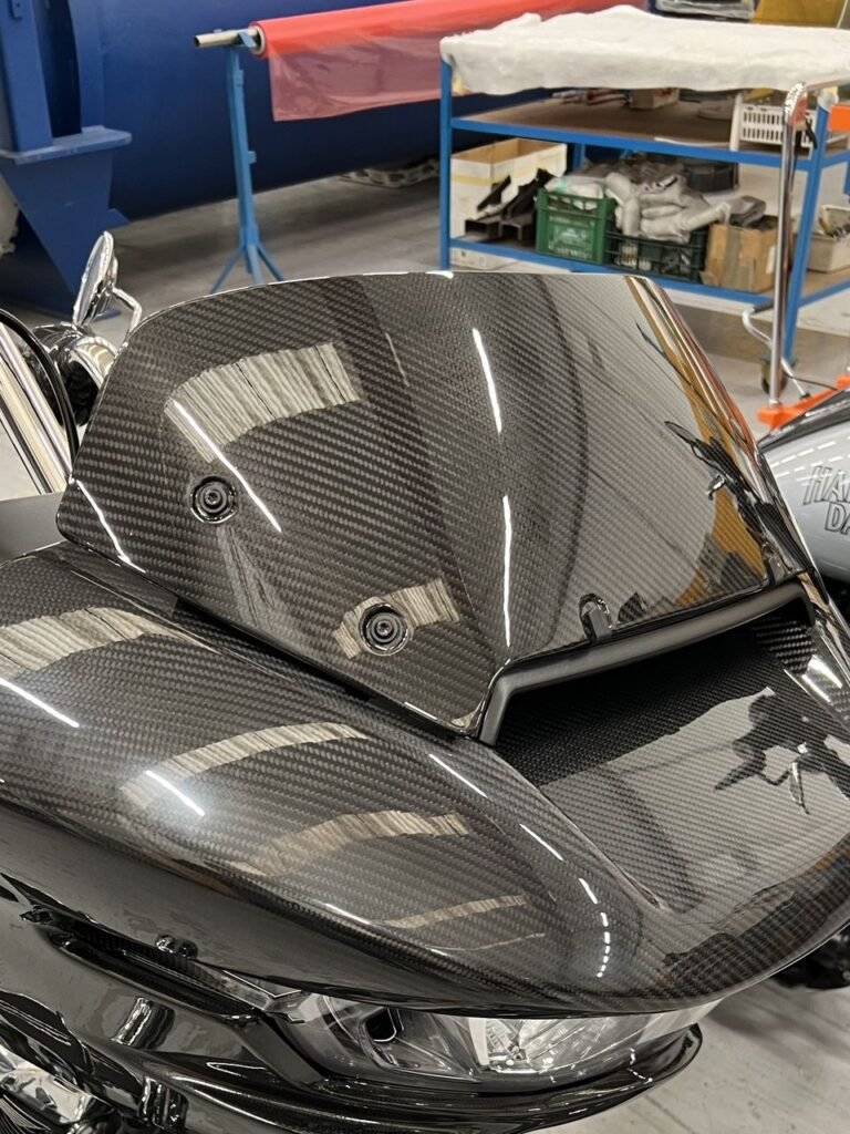 Art.Scorpione Nero – Premium Quality Carbon Fiber Windshield for 2024 and Up Road Glide
