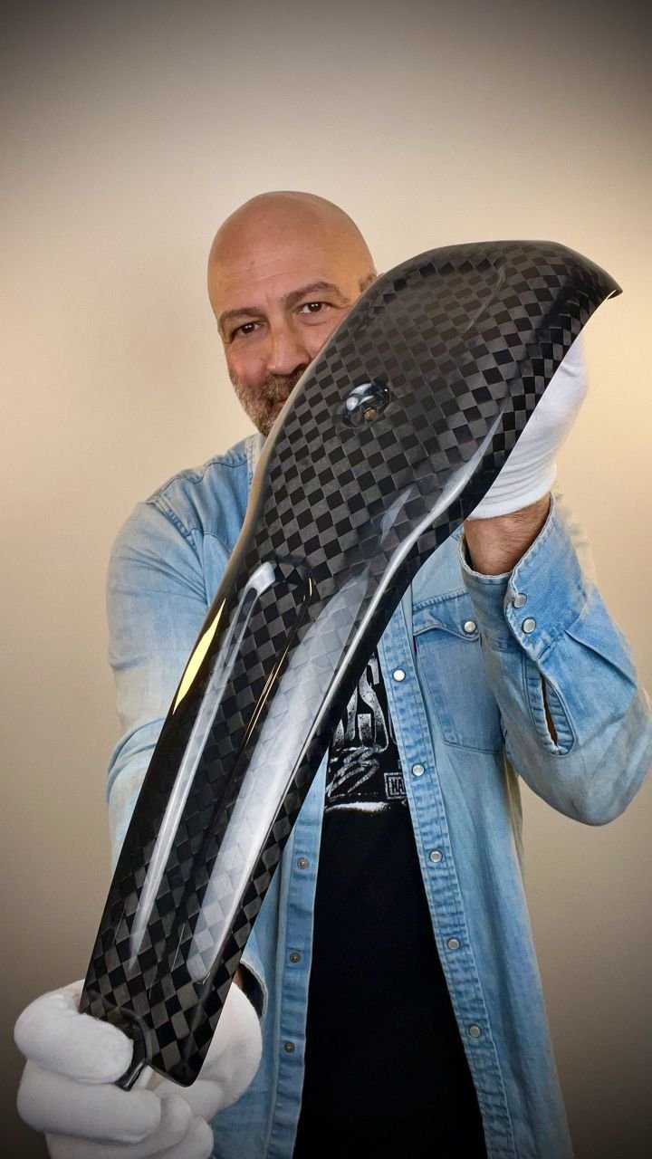 Art.Invictus – Premium Quality Carbon Fiber Softail Low Rider ST Gas Tank Dash Cover